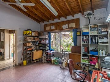 Casa  con 2 locales en Villa Dominico