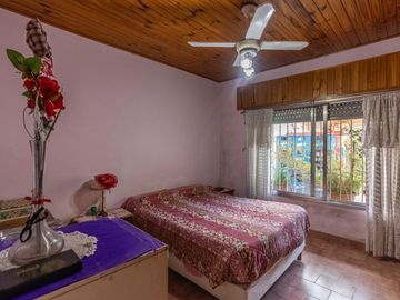 Casa  con 2 locales en Villa Dominico