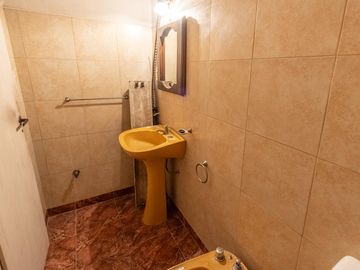 Casa  con 2 locales en Villa Dominico
