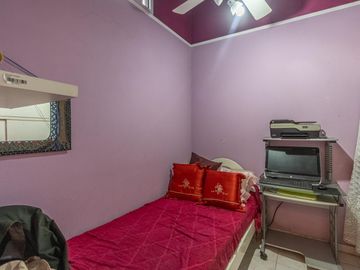 Casa  con 2 locales en Villa Dominico