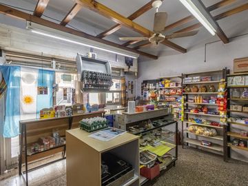 Casa  con 2 locales en Villa Dominico