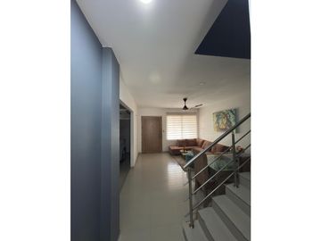 SE VENDE CASA DE DOS NIVELES EN BARRIO MI REFUGIO DE MONTERIA