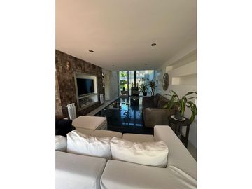 Chalet 6 Ambientes. jardin. piscina. garage 3 autos. Zona Guemes