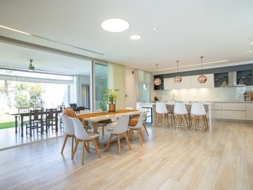 Casa en Venta  Gonnet 4 dormitorios y pileta