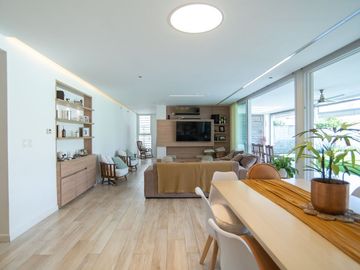 Casa en Venta  Gonnet 4 dormitorios y pileta