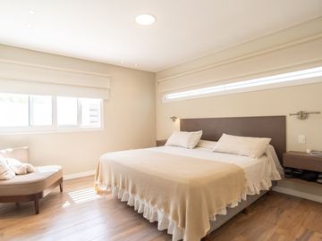 Casa en Venta  Gonnet 4 dormitorios y pileta