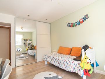 Casa en Venta  Gonnet 4 dormitorios y pileta