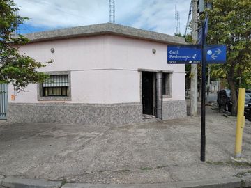 CASA ESQUINA 2 DORM CON COCHERA Bº MAULLER