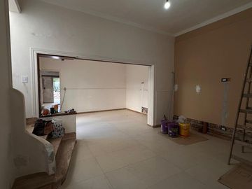 CASA RECICLADA / TODOS LOS SERVICIOS / 3-4 DORM