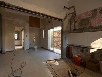 CASA RECICLADA / TODOS LOS SERVICIOS / 3-4 DORM