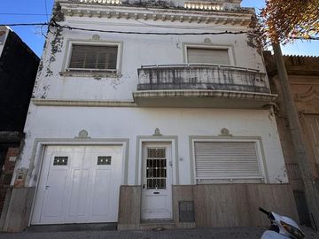 CASA RECICLADA / TODOS LOS SERVICIOS / 3-4 DORM