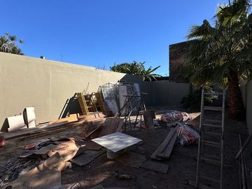 CASA RECICLADA / TODOS LOS SERVICIOS / 3-4 DORM