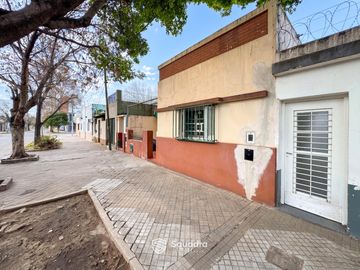 VENTA - Casa de 2 dormitorios a reciclar - Echesortu, Rosario.
