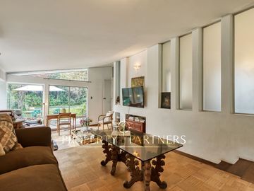 Casa de un piso  con excelente terreno