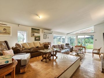 Casa de un piso  con excelente terreno