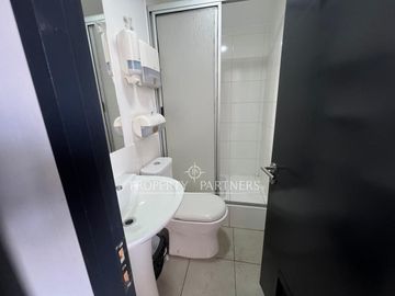 Estupenda Bodega 322 m2.  Lista para operar. Habilitada con oficinas e infraestructura completa.