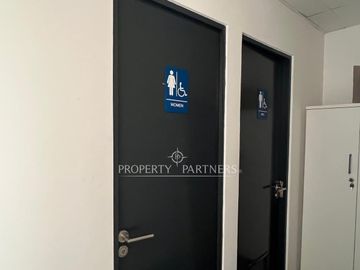 Estupenda Bodega 322 m2.  Lista para operar. Habilitada con oficinas e infraestructura completa.