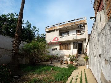Casa en Venta en El Salto Centro a media cuadra de la Plaza Principal