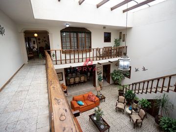 Casa en Venta en El Salto Centro a media cuadra de la Plaza Principal