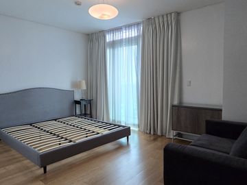 For Rent: 3BR Park Terraces Point Tower