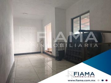 CASA EN VENTA EN COL. MIRAVALLES, TEPIC, NAYARIT. (EN)