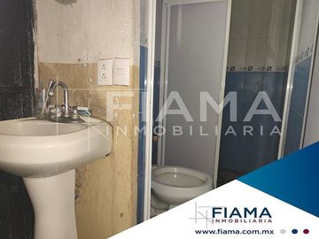 CASA EN VENTA EN COL. MIRAVALLES, TEPIC, NAYARIT. (EN)