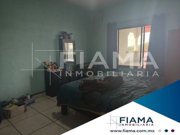 CASA EN VENTA EN COL. MIRAVALLES, TEPIC, NAYARIT. (EN)