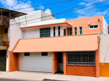 Casa en venta en Veracruz con ampio jardin Fracc. Jardines de Mocambo