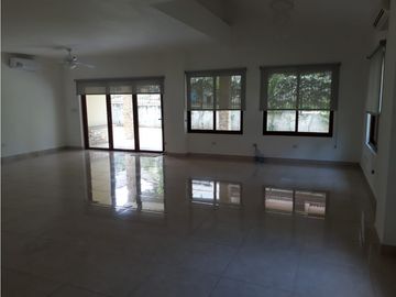 SE VENDE CASA EN PH SENDEROS - CAMINO DE CRUCES