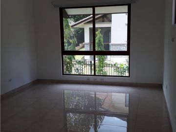 SE VENDE CASA EN PH SENDEROS - CAMINO DE CRUCES