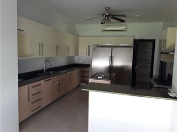 SE VENDE CASA EN PH SENDEROS - CAMINO DE CRUCES