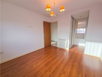 Dúplex 4 amb. con balcón y terraza - Olavarría y Larrea