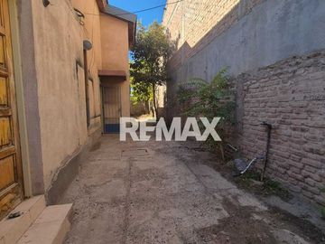 VENTA - CASA CON POTENCIAL COMERCIAL - CENTENARIO