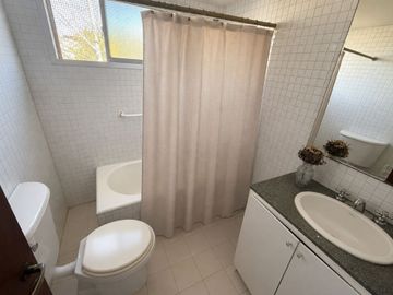 Casa 2 Dormitorios en Venta, City Bell con pileta