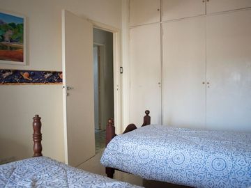 CASA 5 DORMITORIOS EN CENTRO DE CAÑUELAS