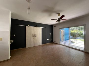 VENTA CASA HOUSING LA CALERA 2 DORMITORIOS Y PATIO