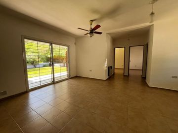VENTA CASA HOUSING LA CALERA 2 DORMITORIOS Y PATIO