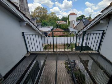 CHALET 8 AMBIENTES EN VENTA EN ADROGUE CON PARQUE