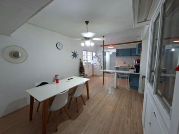 CHALET 8 AMBIENTES EN VENTA EN ADROGUE CON PARQUE