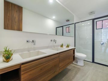 Apartaestudio en venta de 57m² con balcón en Bogotá, Chicó Norte.