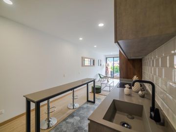 Apartaestudio en venta de 57m² con balcón en Bogotá, Chicó Norte.