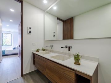 Apartaestudio en venta de 57m² con balcón en Bogotá, Chicó Norte.