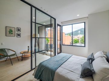 Apartaestudio en venta de 57m² con balcón en Bogotá, Chicó Norte.