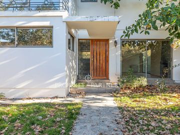 Excelente casa, Alianza Francesa, gran terreno