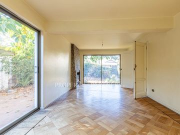 Excelente casa, Alianza Francesa, gran terreno