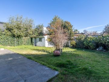 Excelente casa, Alianza Francesa, gran terreno