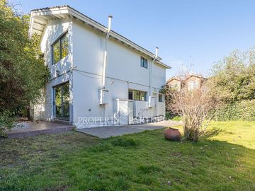 Excelente casa, Alianza Francesa, gran terreno