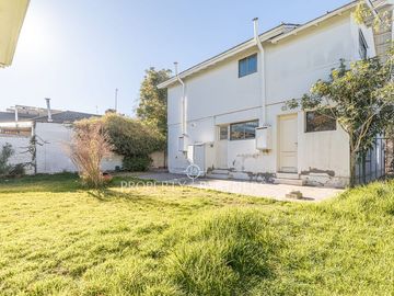 Excelente casa, Alianza Francesa, gran terreno