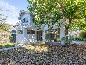 Excelente casa, Alianza Francesa, gran terreno
