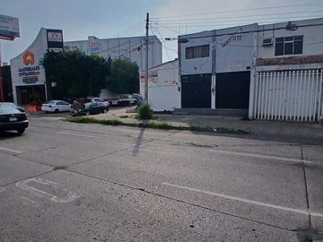 LOCALES COMERCIALES Y BODEGA